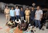 खराडी पोलिसांचा मध्यरात्री जुगार अड्ड्यावर छापा; ५ जण ताब्यात, ४.३० लाखांचा मुद्देमाल जप्त.