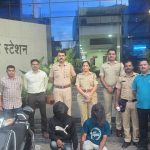मारहाण करून मोबाईल लुटणाऱ्या दोघांना चंदननगर पोलिसांनी ठोकल्या बेड्या; ३८ हजारांचा मुद्देमाल जप्त.