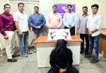 गुप्त माहितीवर खंडणी विरोधी पथकाचा छापा; ४ गावठी पिस्टलांसह तरुणाला बेड्या.